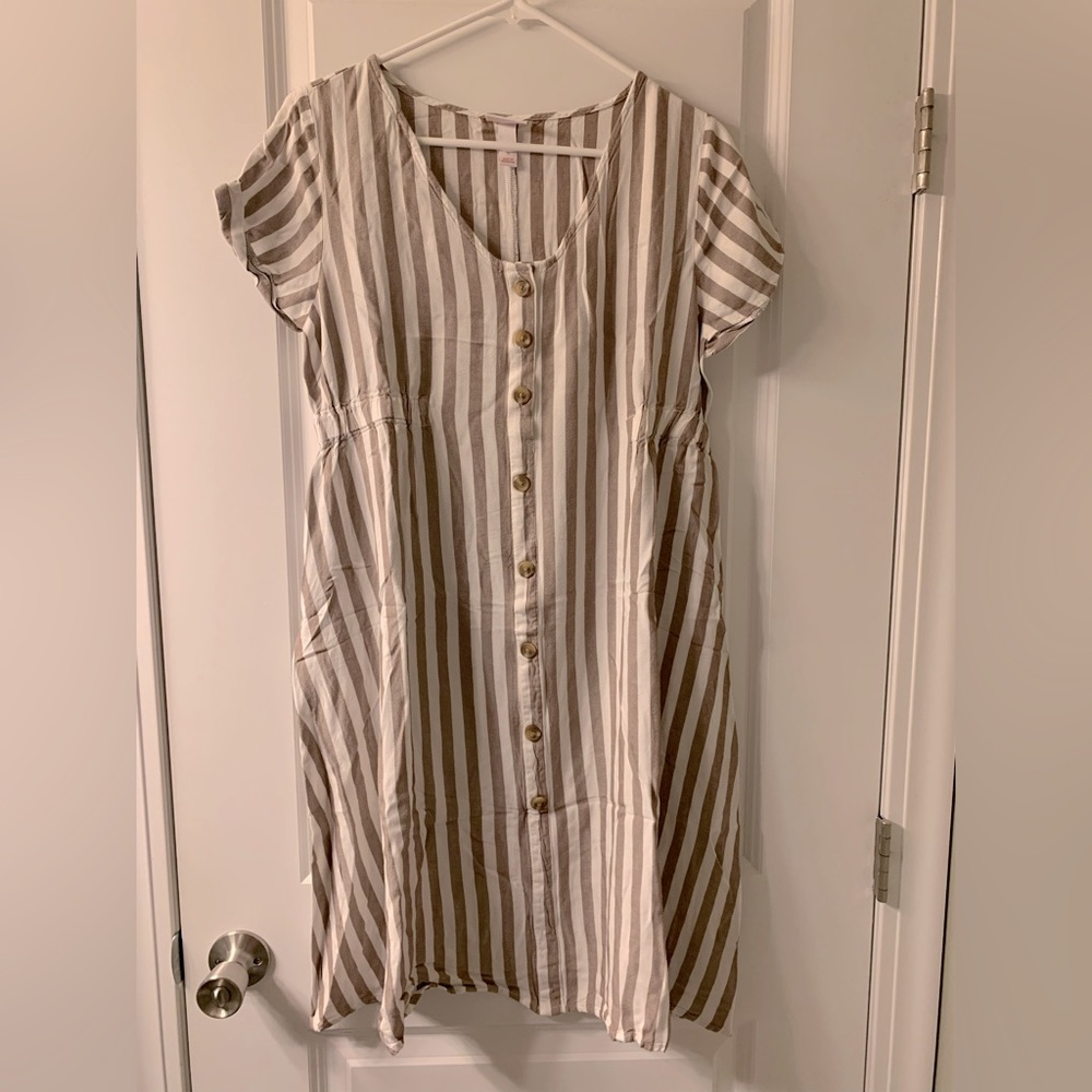 Lightweight maternity dress